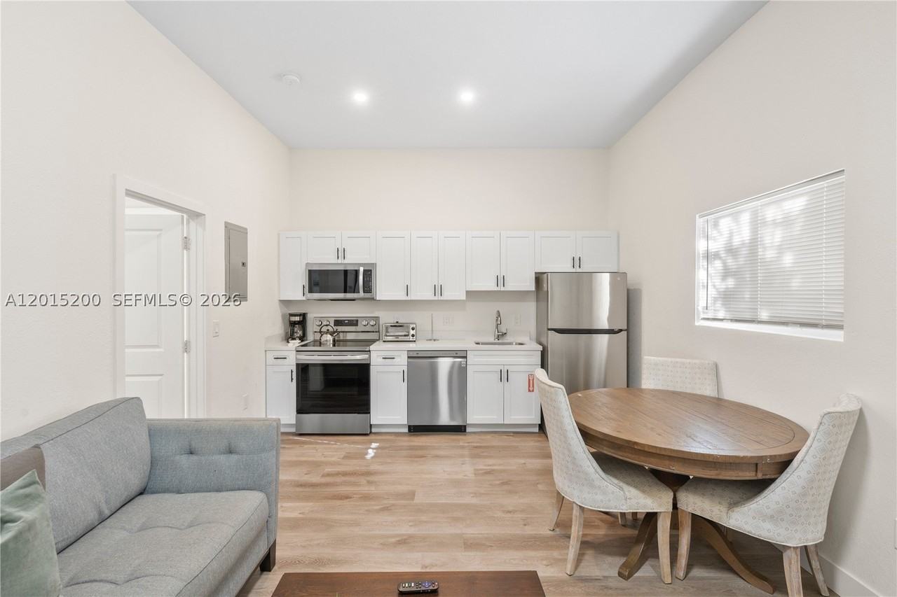 830 Se 14th St #3 - Photo 5 of 13