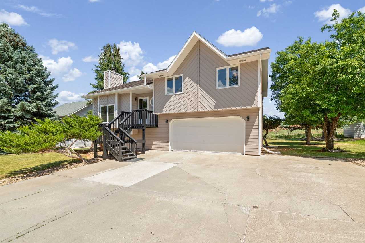 3704 Meadowbrook Dr - Photo 2 of 27