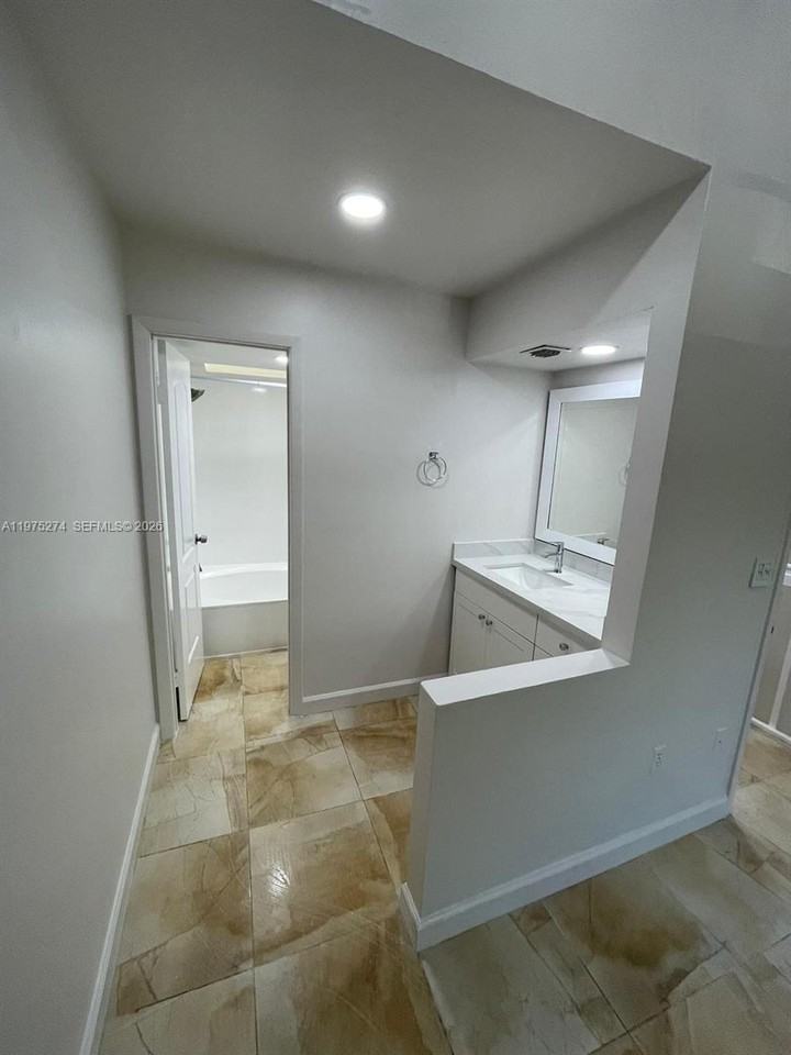 13037 Sw 88th Ln #204A - Photo 4 of 8