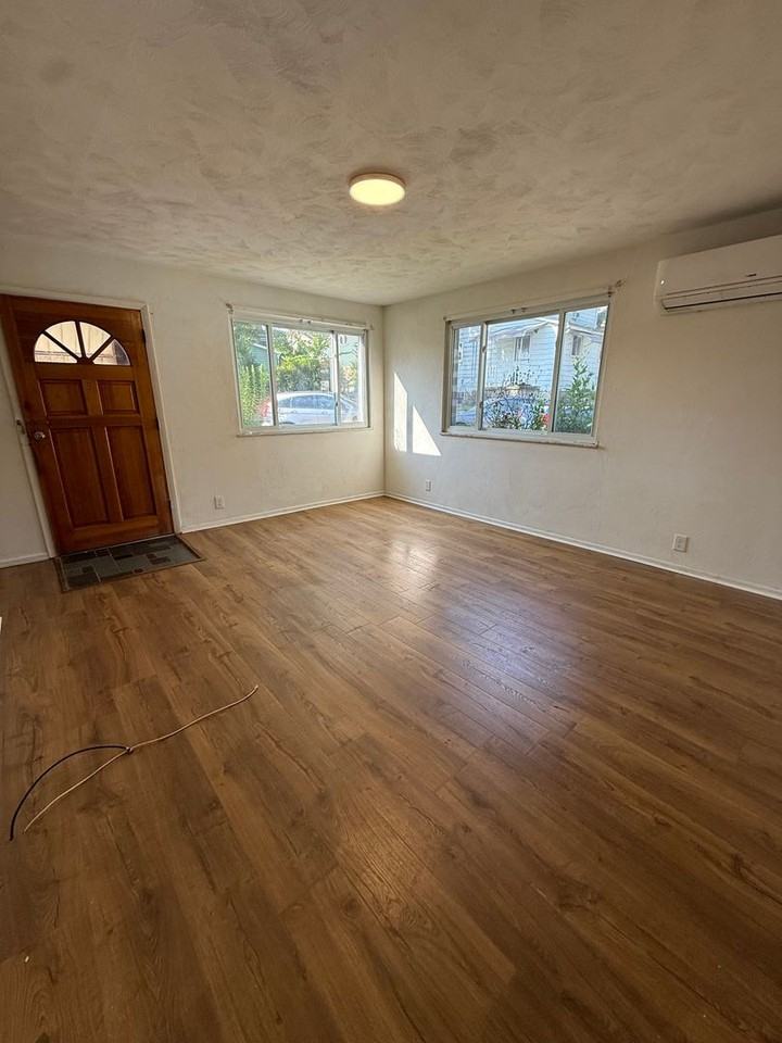 204 Kismet St - Photo 3 of 17