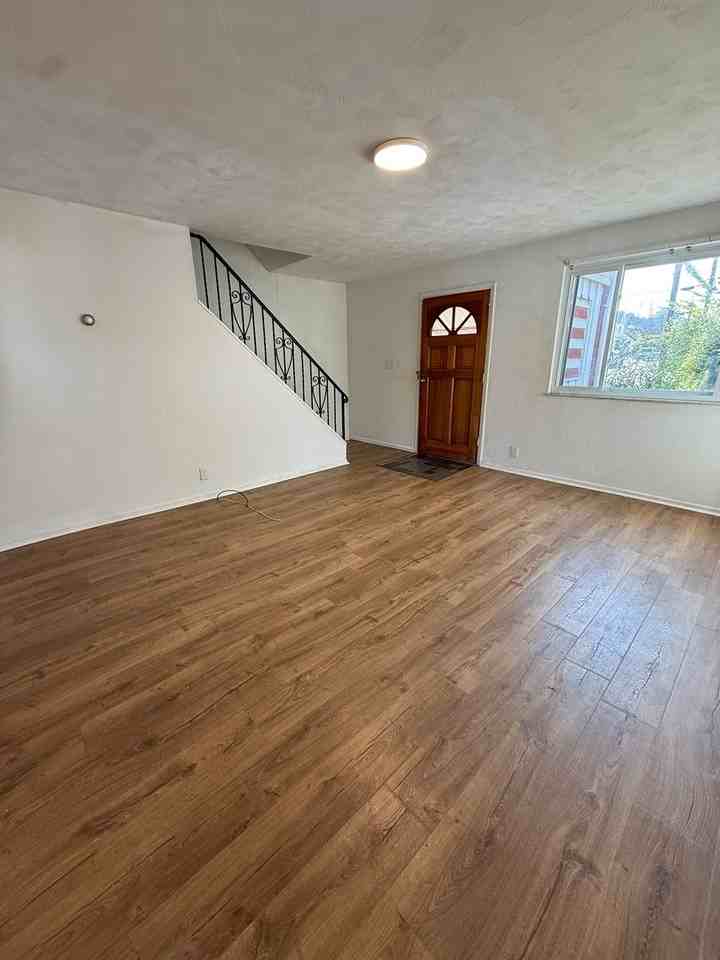 204 Kismet St - Photo 4 of 17