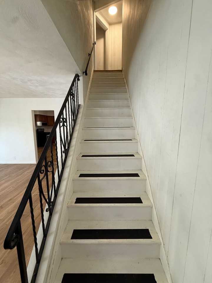 204 Kismet St - Photo 5 of 17