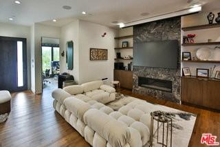 8501 Belford Ave - Photo 4 of 8