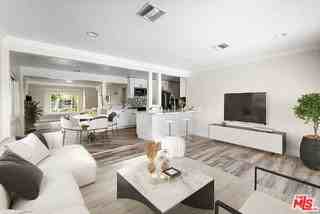 4747 Cartwright Ave - Photo 3 of 8
