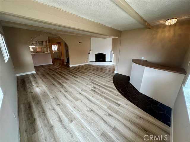205 18th St - Photo 3 of 8