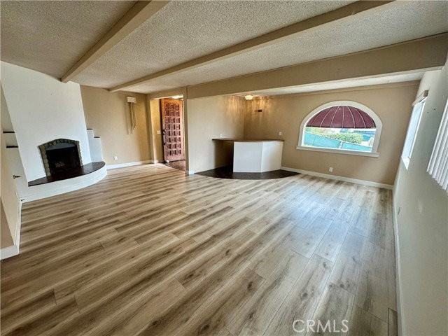 205 18th St - Photo 4 of 8