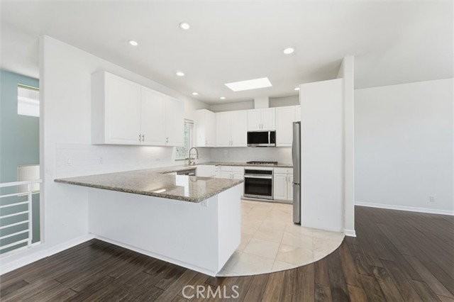 935 1st St #B - Photo 4 of 8