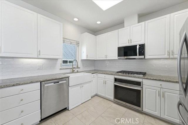 935 1st St #B - Photo 6 of 8