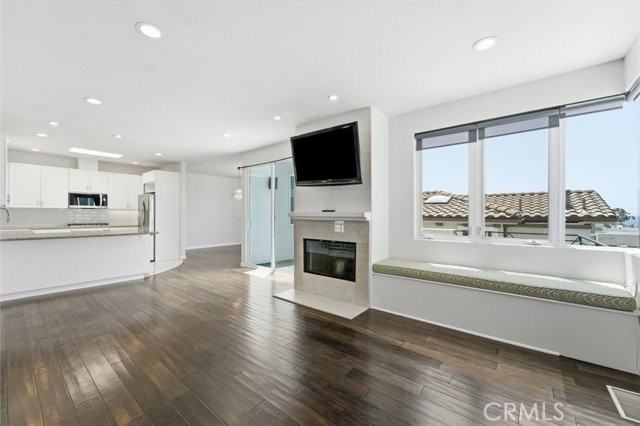 935 1st St #B - Photo 7 of 8