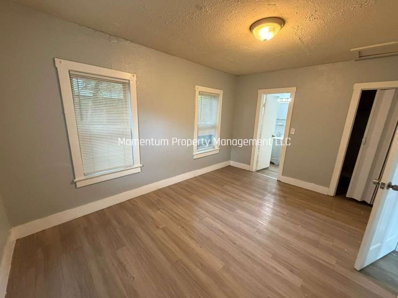 8209 1/2 N 12th St - Photo 4 of 6
