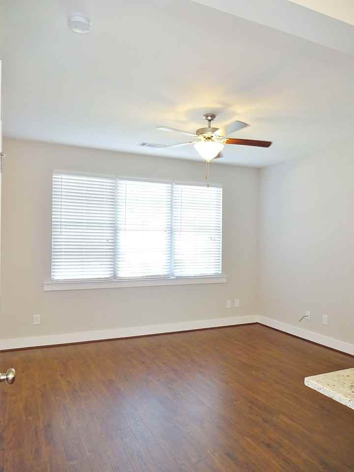 555 Polo Way - Photo 4 of 25
