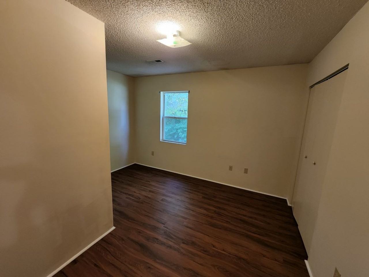 209 E Broad St - Photo 2 of 13