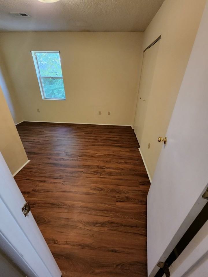 209 E Broad St - Photo 3 of 13