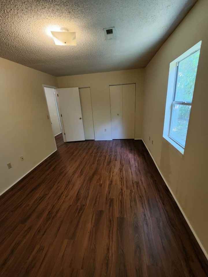 209 E Broad St - Photo 5 of 13