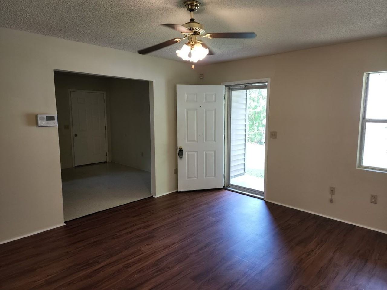 209 E Broad St - Photo 7 of 13