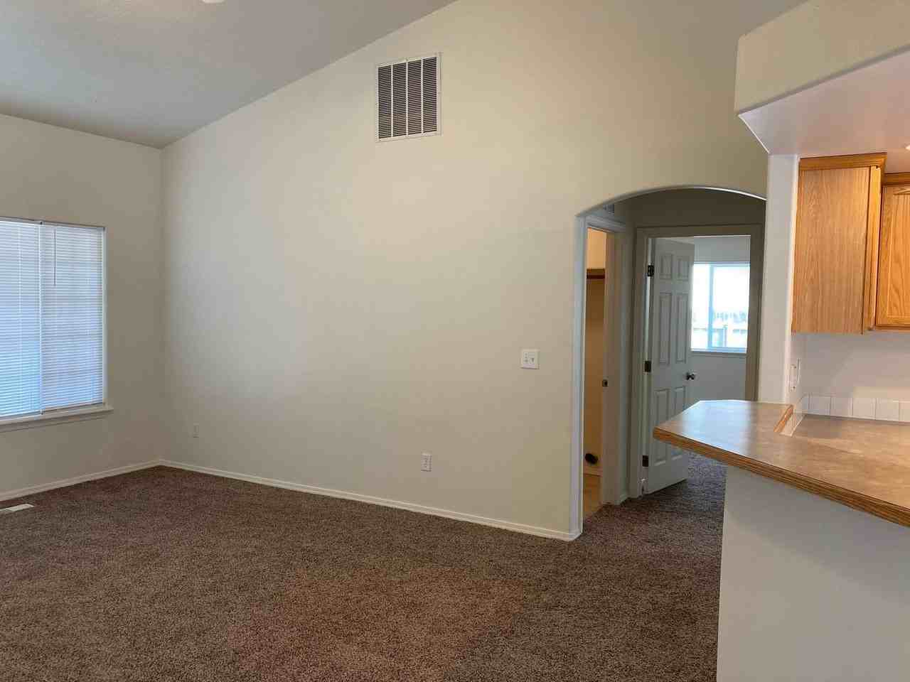 641 E Heritage Park St - Photo 4 of 25