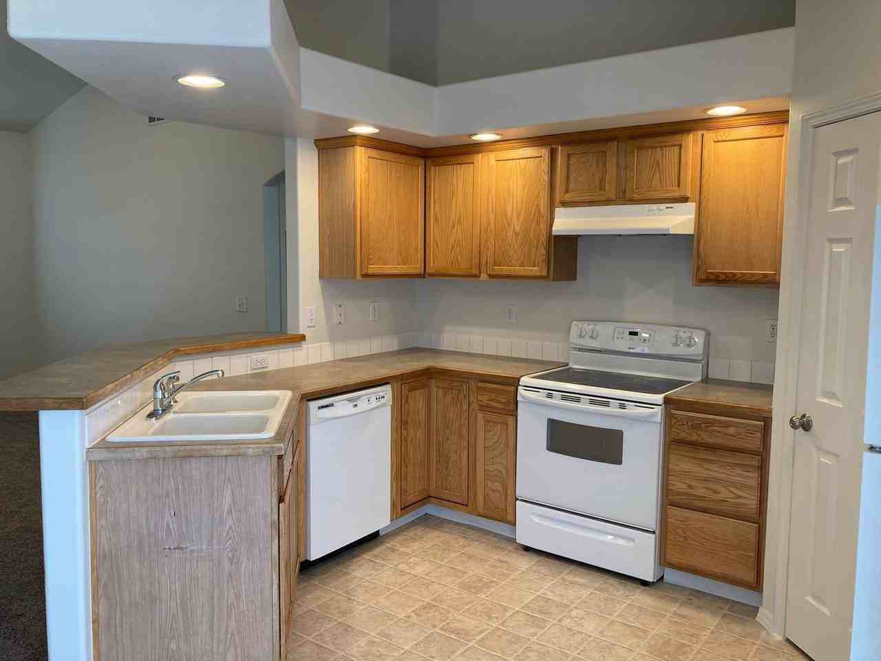 641 E Heritage Park St - Photo 7 of 25