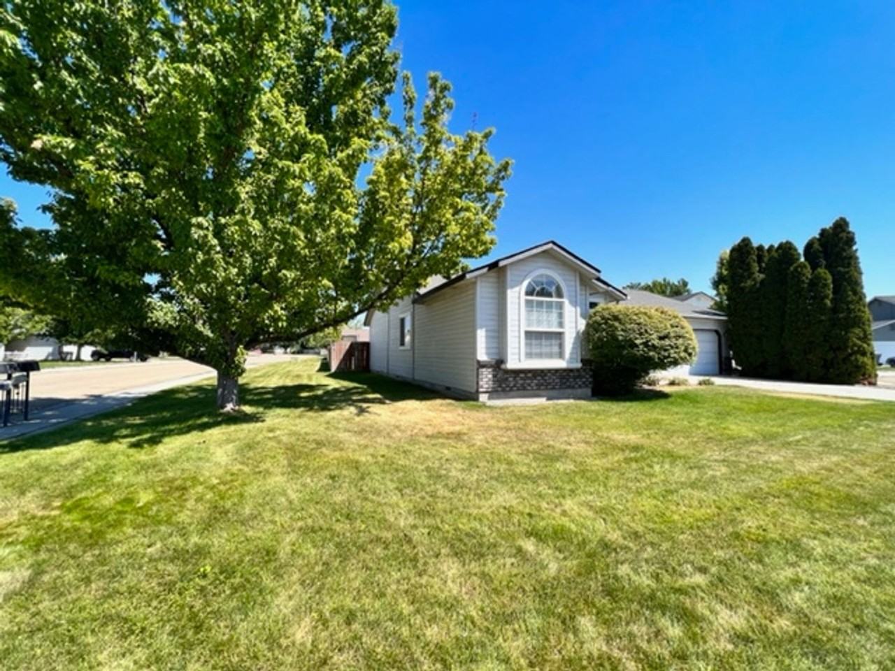 8137 Waterfowl Ave - Photo 3 of 32