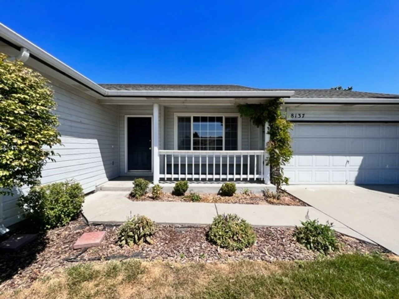 8137 Waterfowl Ave - Photo 4 of 32