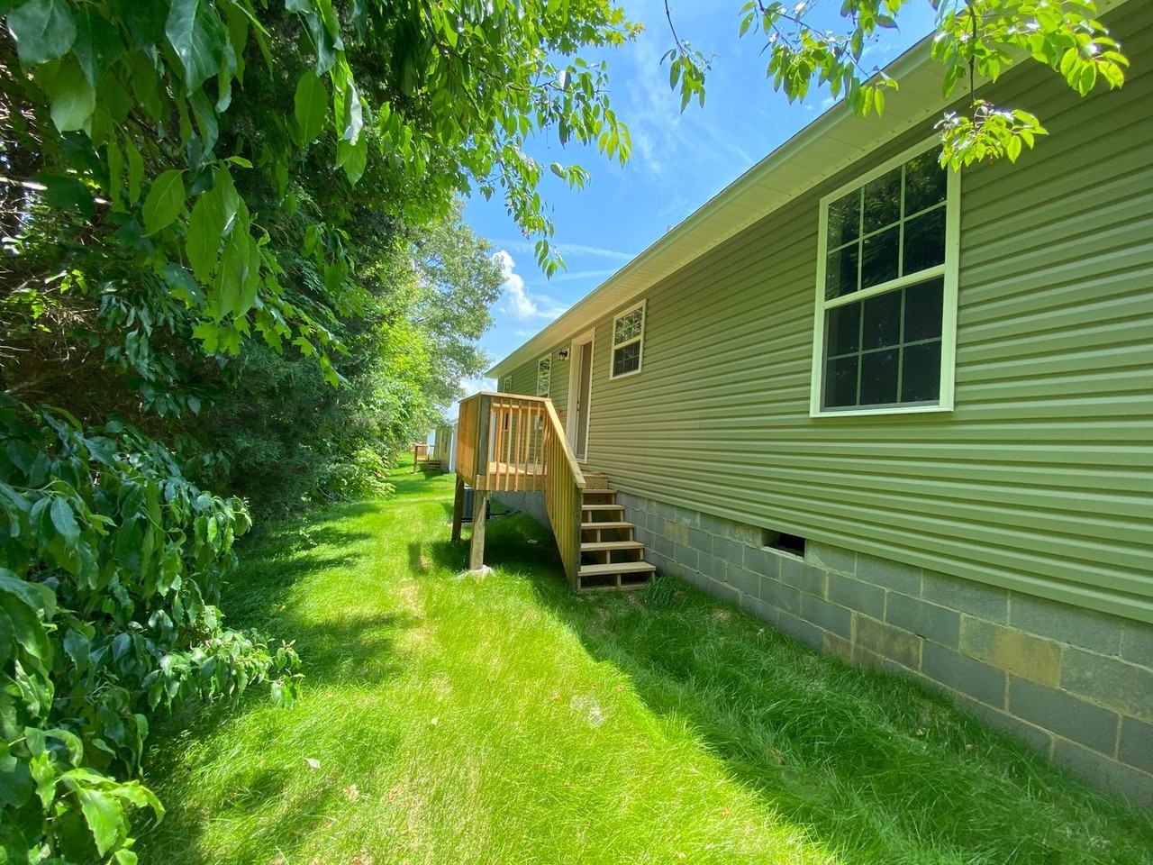 1042 Rosella Dr - Photo 3 of 17