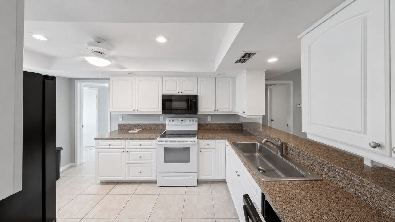 4602 Lafayette Ave - Photo 2 of 11