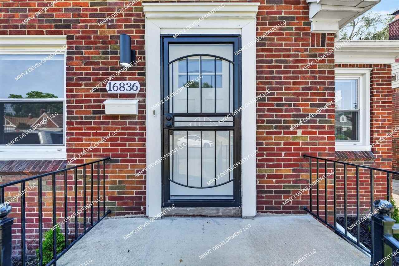 16836 Rutherford St - Photo 2 of 35