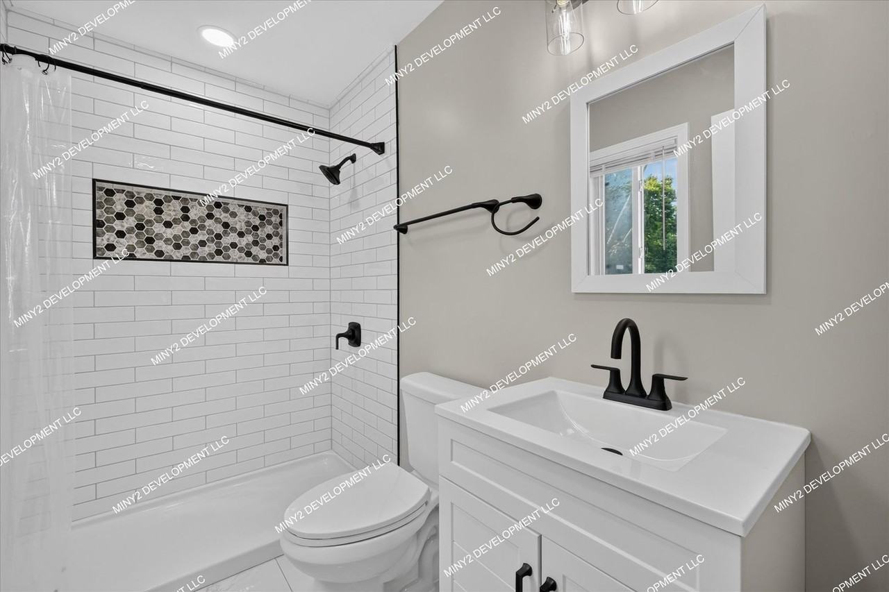 16836 Rutherford St - Photo 5 of 35