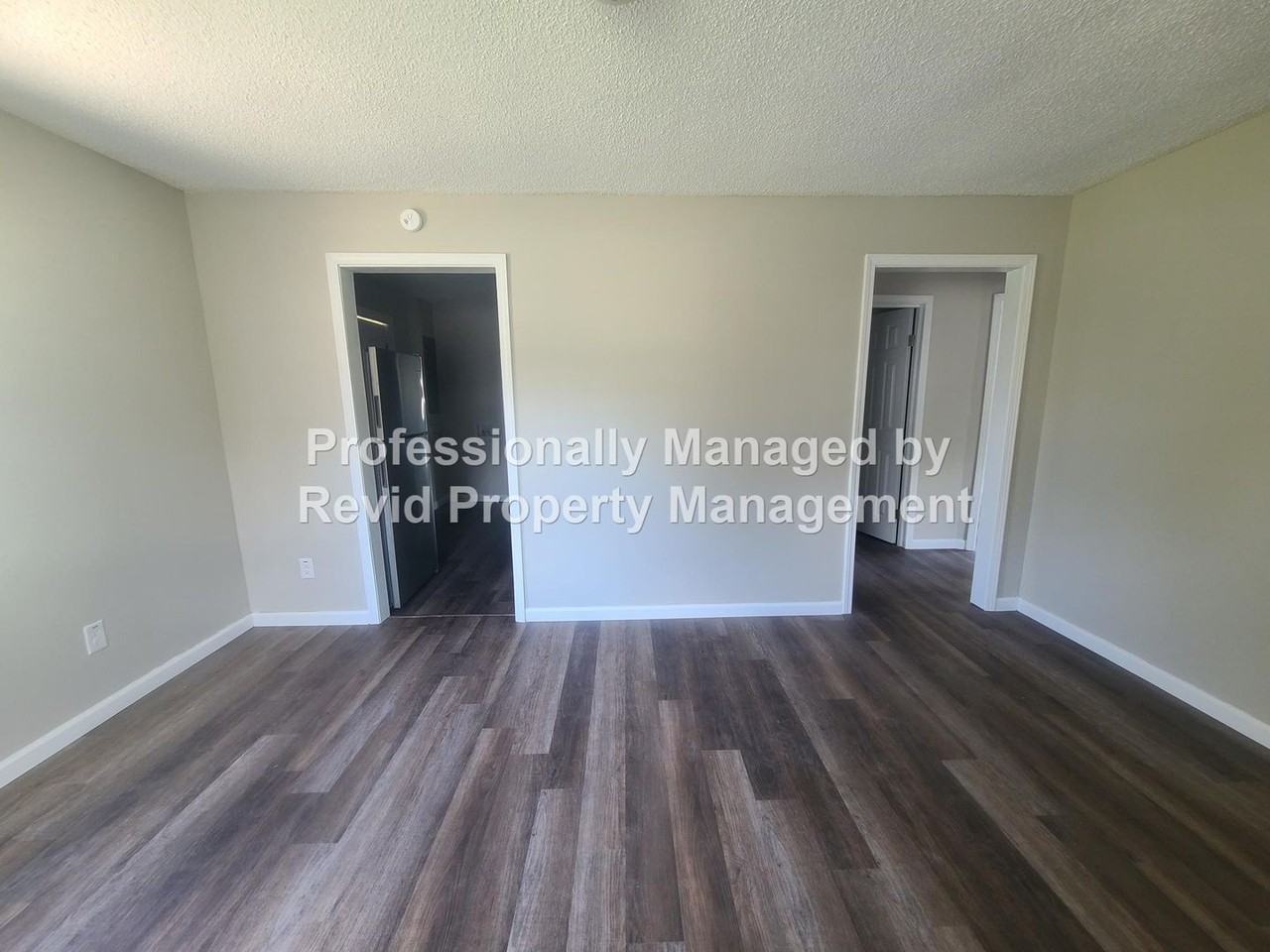 1882 E Person Ave - Photo 4 of 11