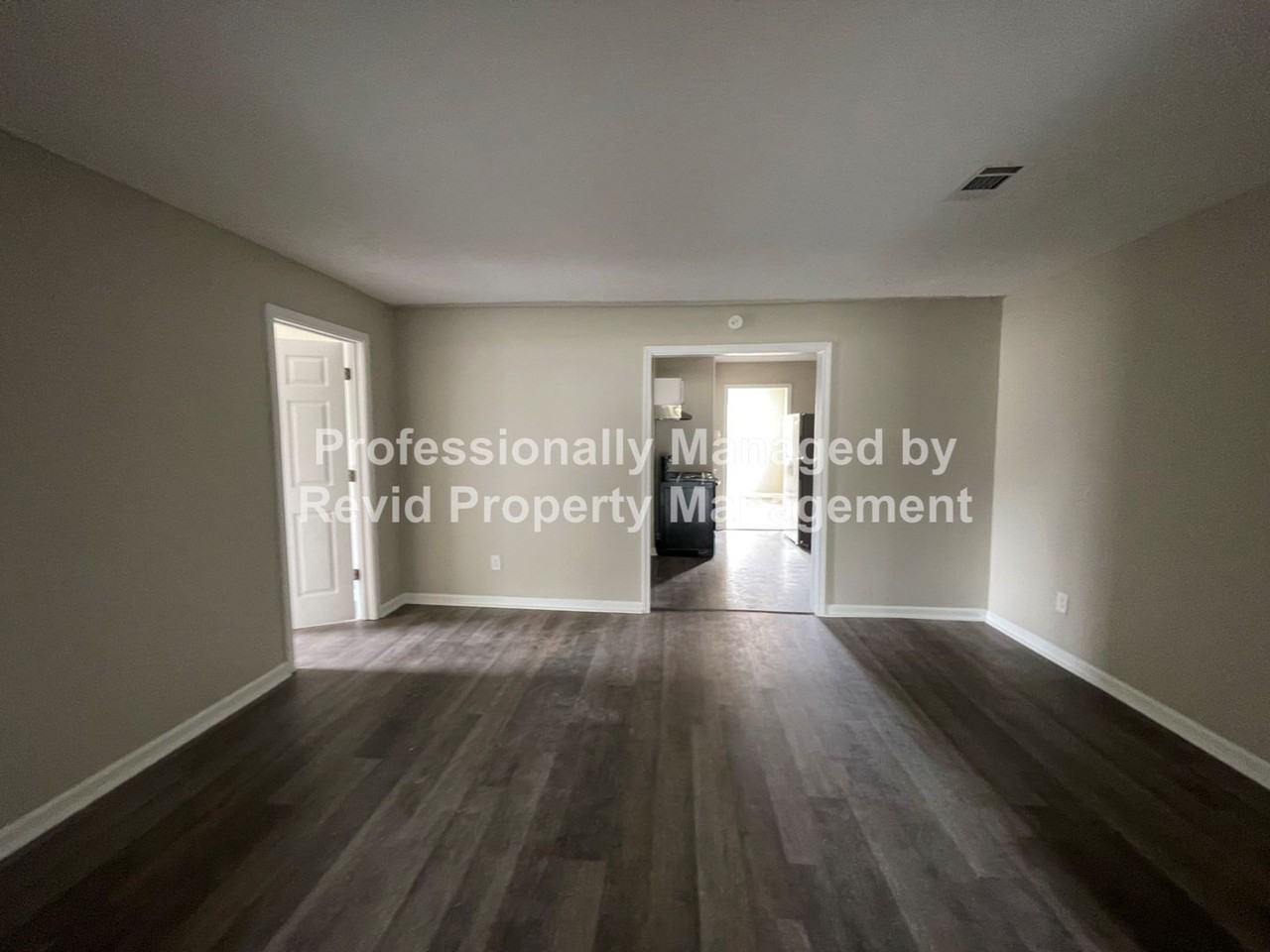 1882 E Person Ave - Photo 5 of 11