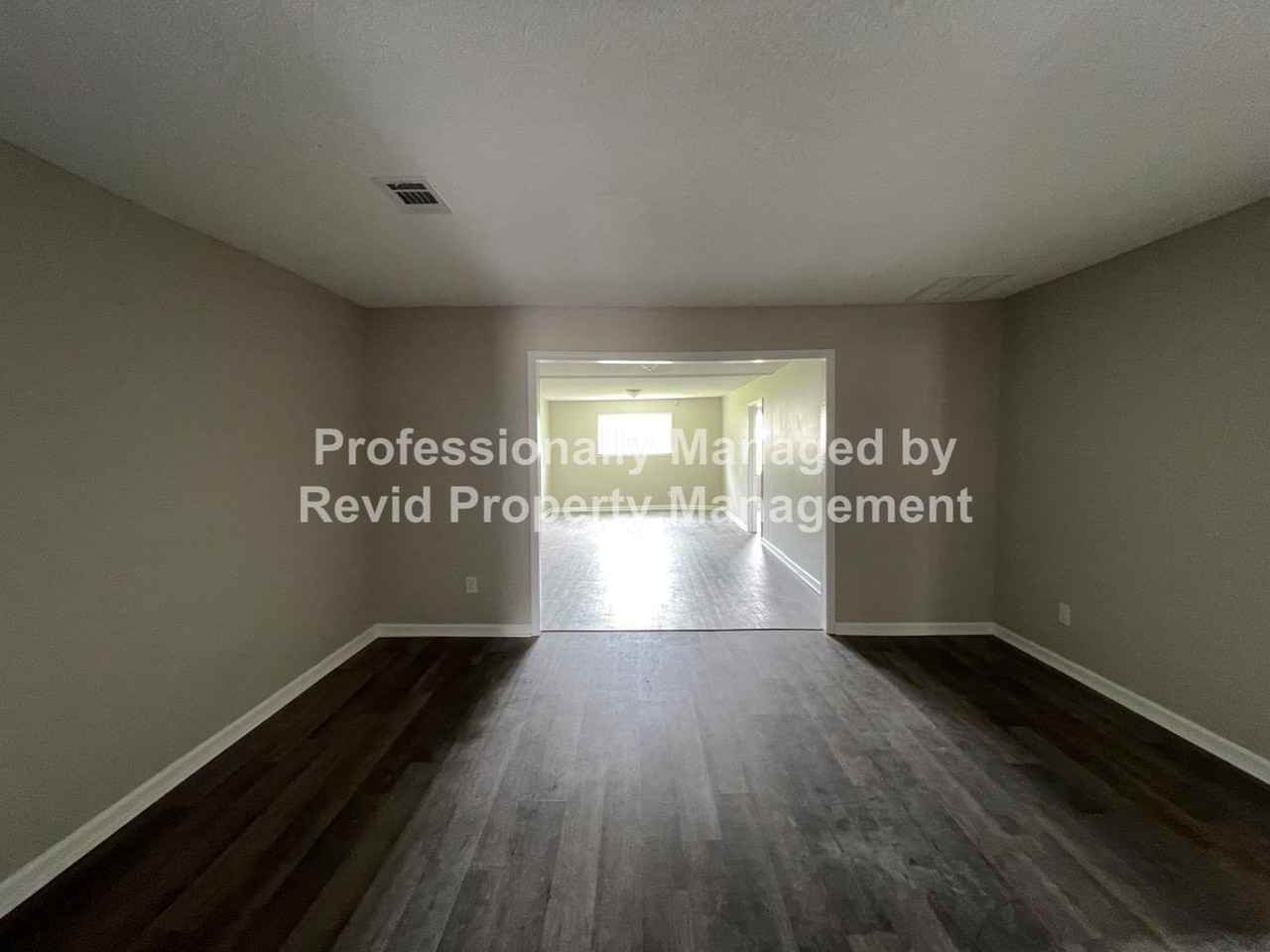 1882 E Person Ave - Photo 6 of 11