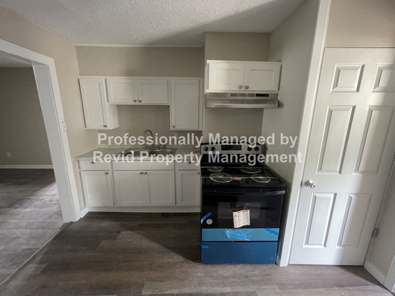 1882 E Person Ave - Photo 7 of 11