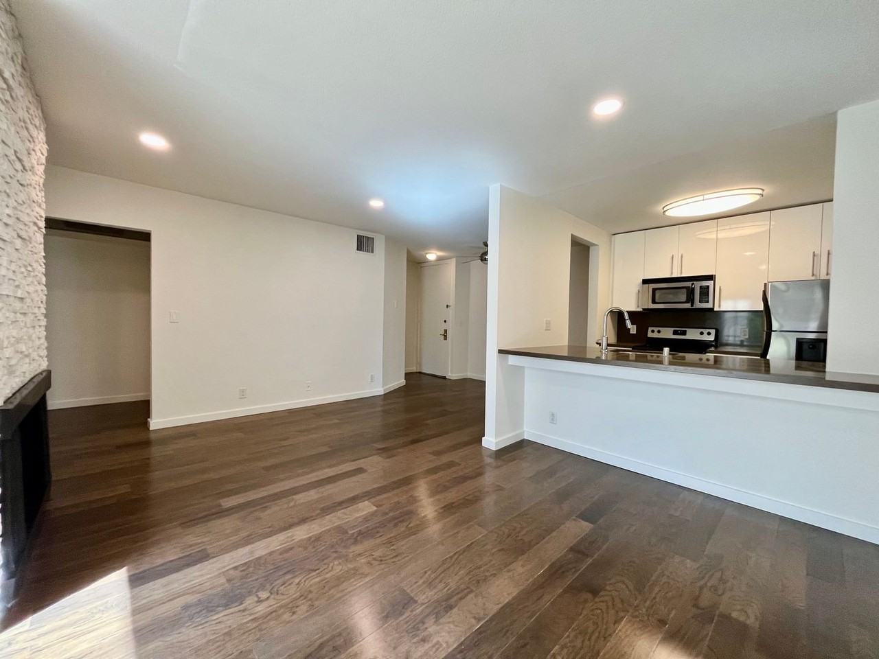 141 S Clark Dr #307