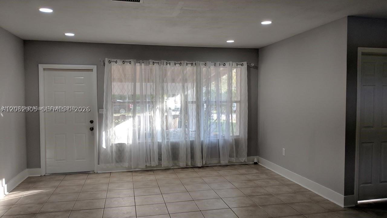 6461 Evans St - Photo 3 of 16