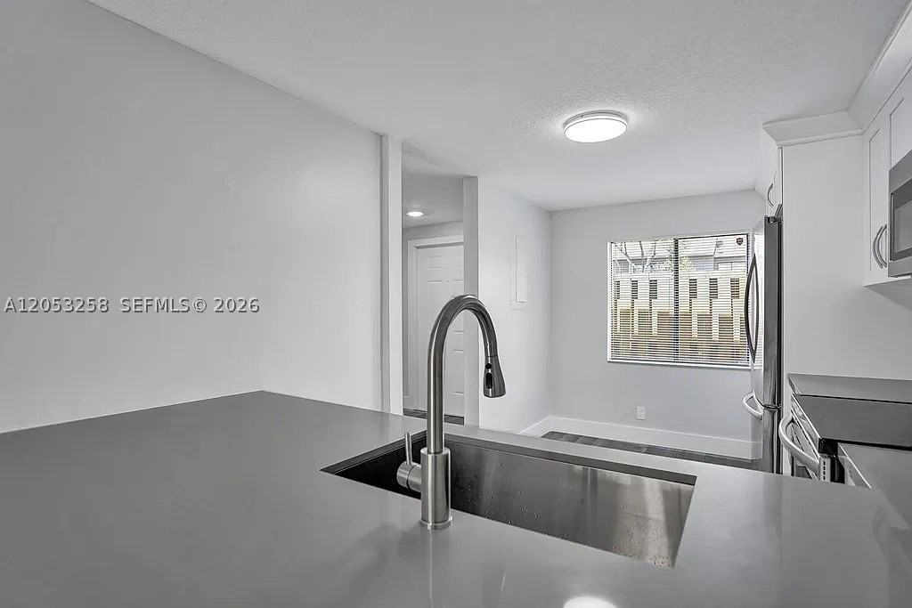5084 S University Dr - Photo 4 of 14