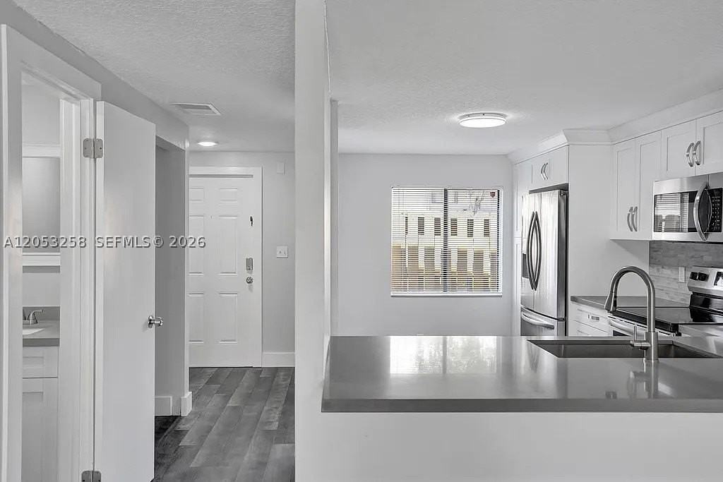 5084 S University Dr - Photo 5 of 14