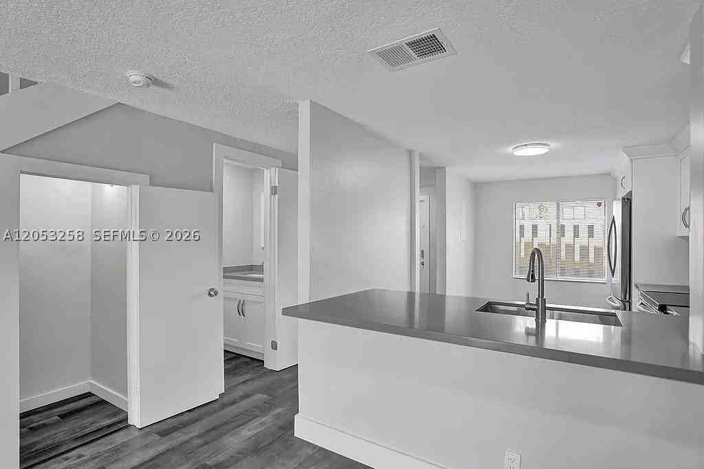 5084 S University Dr - Photo 6 of 14