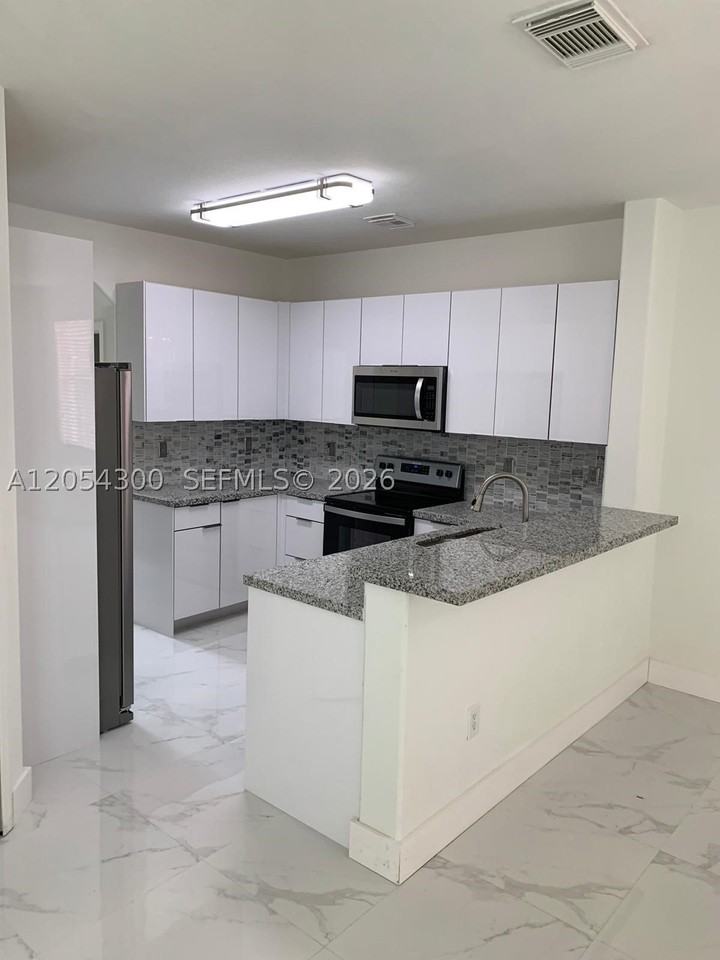 14020 Sw 152nd Ter - Photo 3 of 33