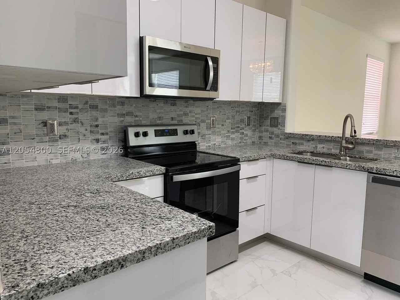 14020 Sw 152nd Ter - Photo 4 of 33