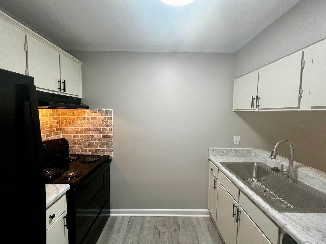 5853 Century Oaks Dr Apt G - Photo 3 of 14