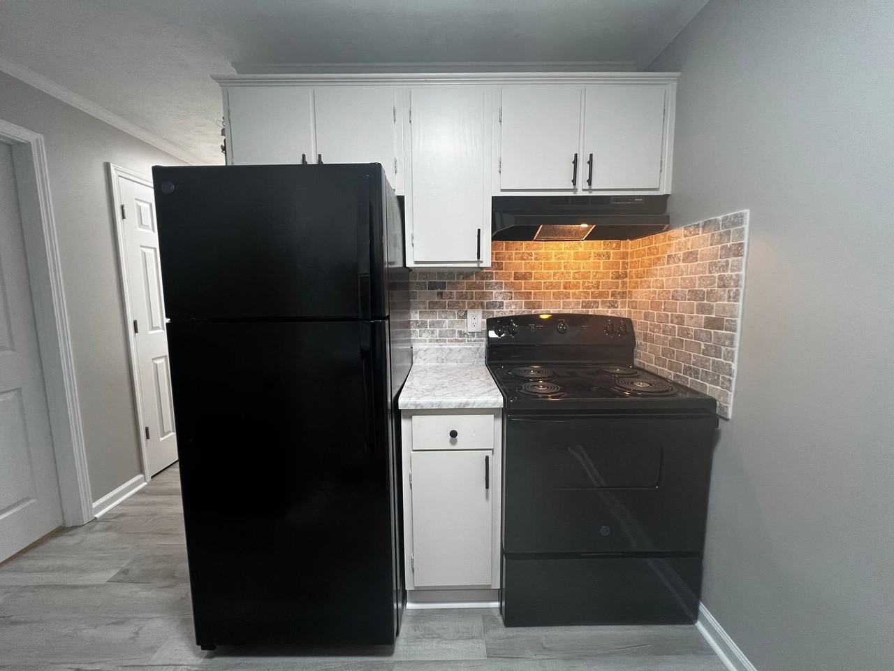 5853 Century Oaks Dr Apt G - Photo 4 of 14