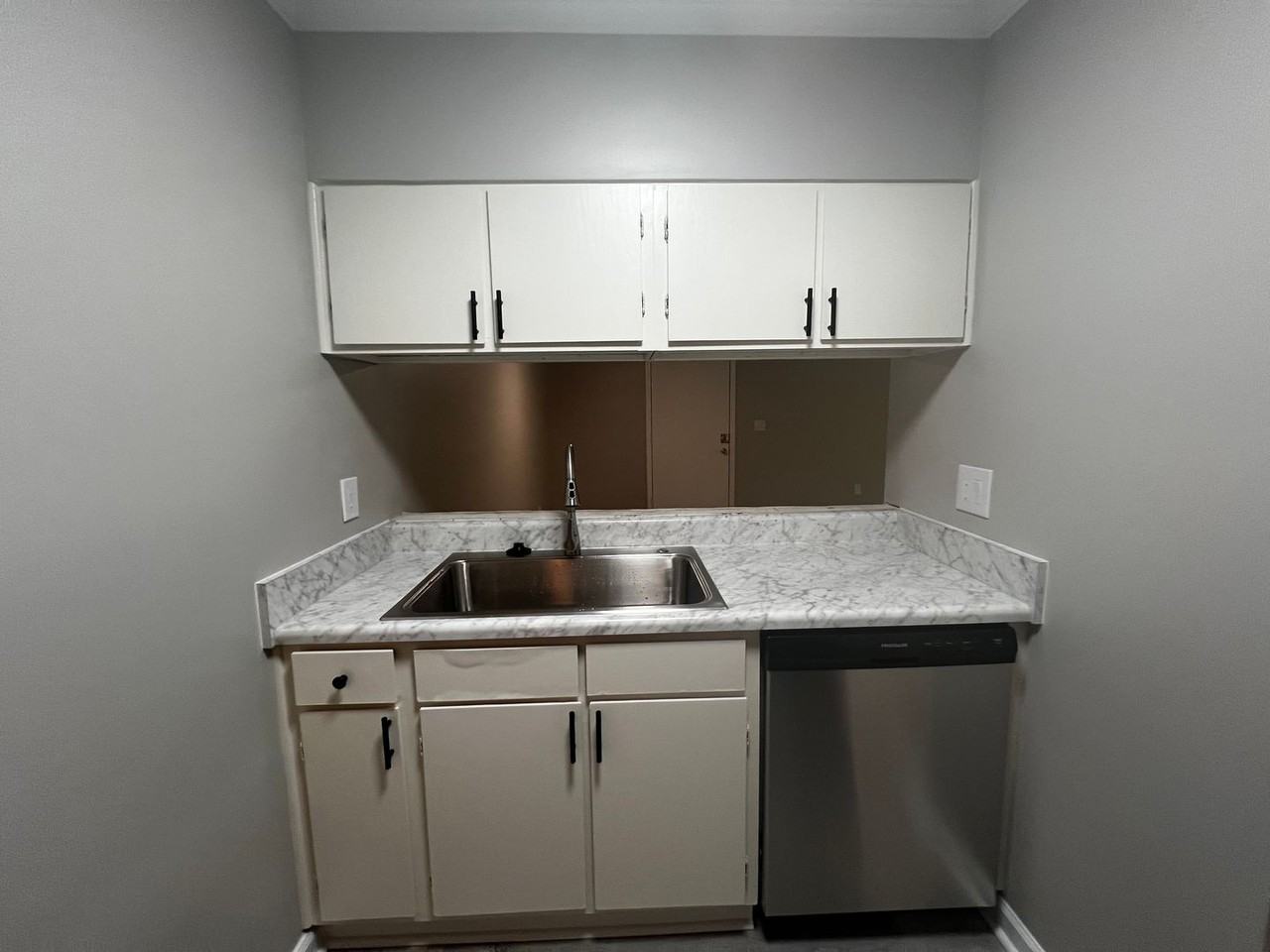 5853 Century Oaks Dr Apt G - Photo 5 of 14
