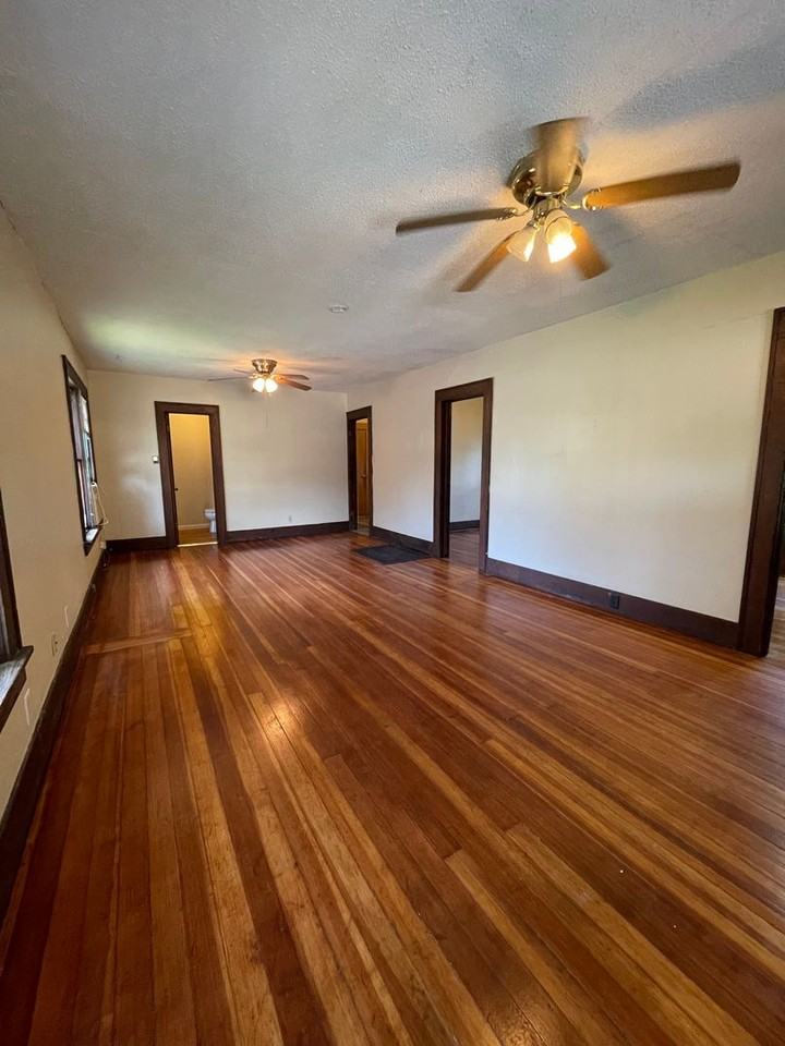 1413 Center St - Photo 3 of 28