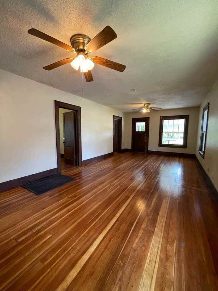 1413 Center St - Photo 4 of 28