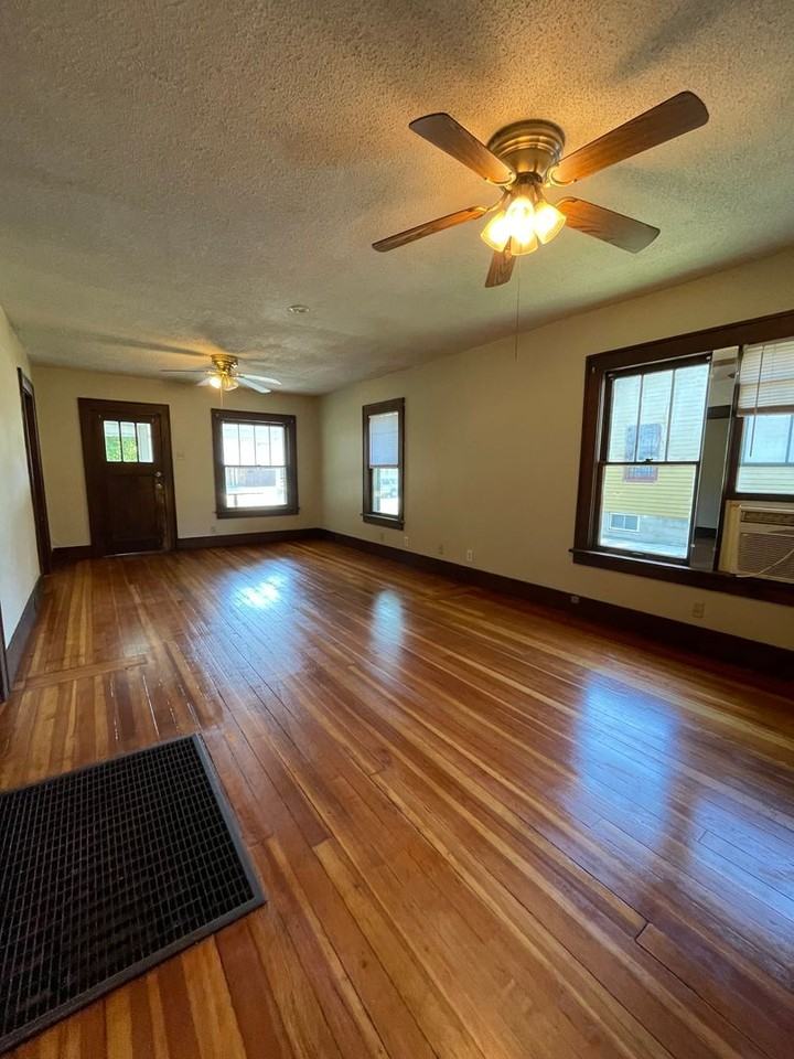 1413 Center St - Photo 5 of 28