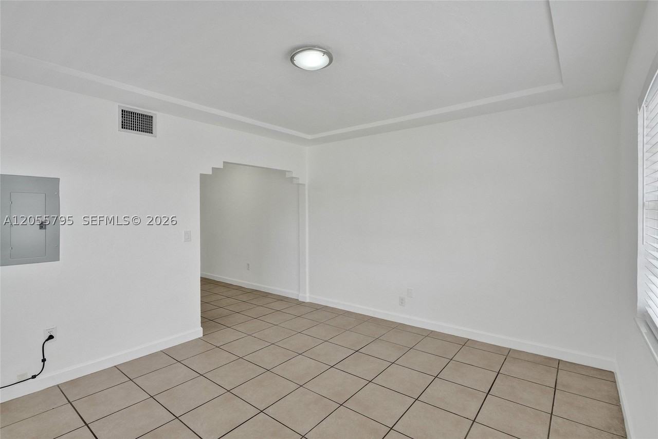 2920 Sw 3rd St #2920 - Photo 3 of 21