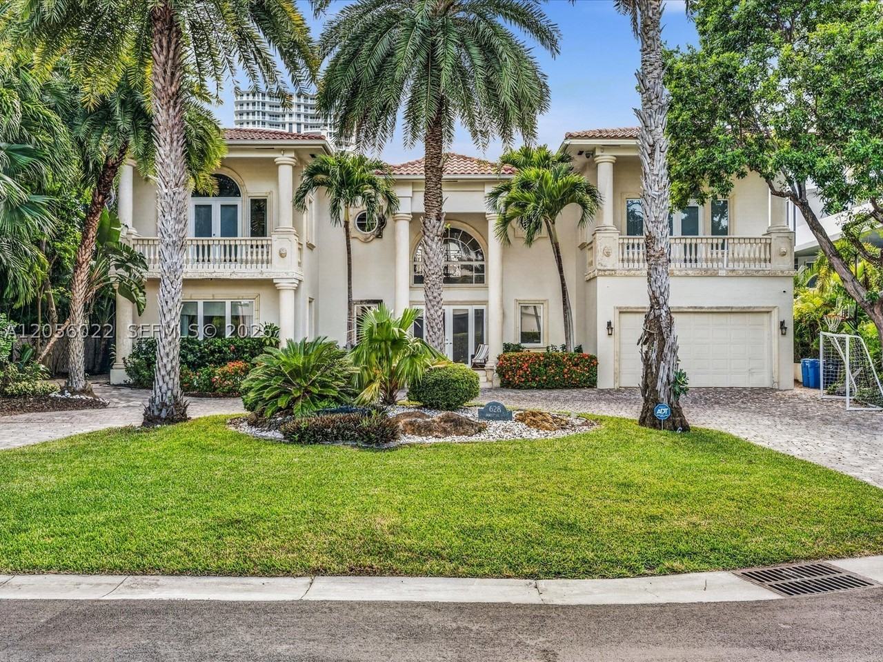 628 N Island - Photo 4 of 50
