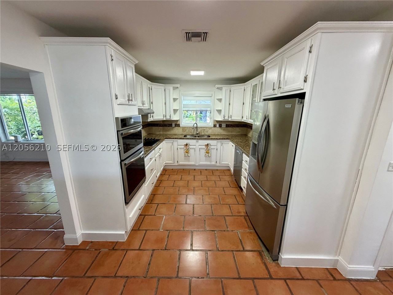 9340 Jamaica Dr - Photo 3 of 19