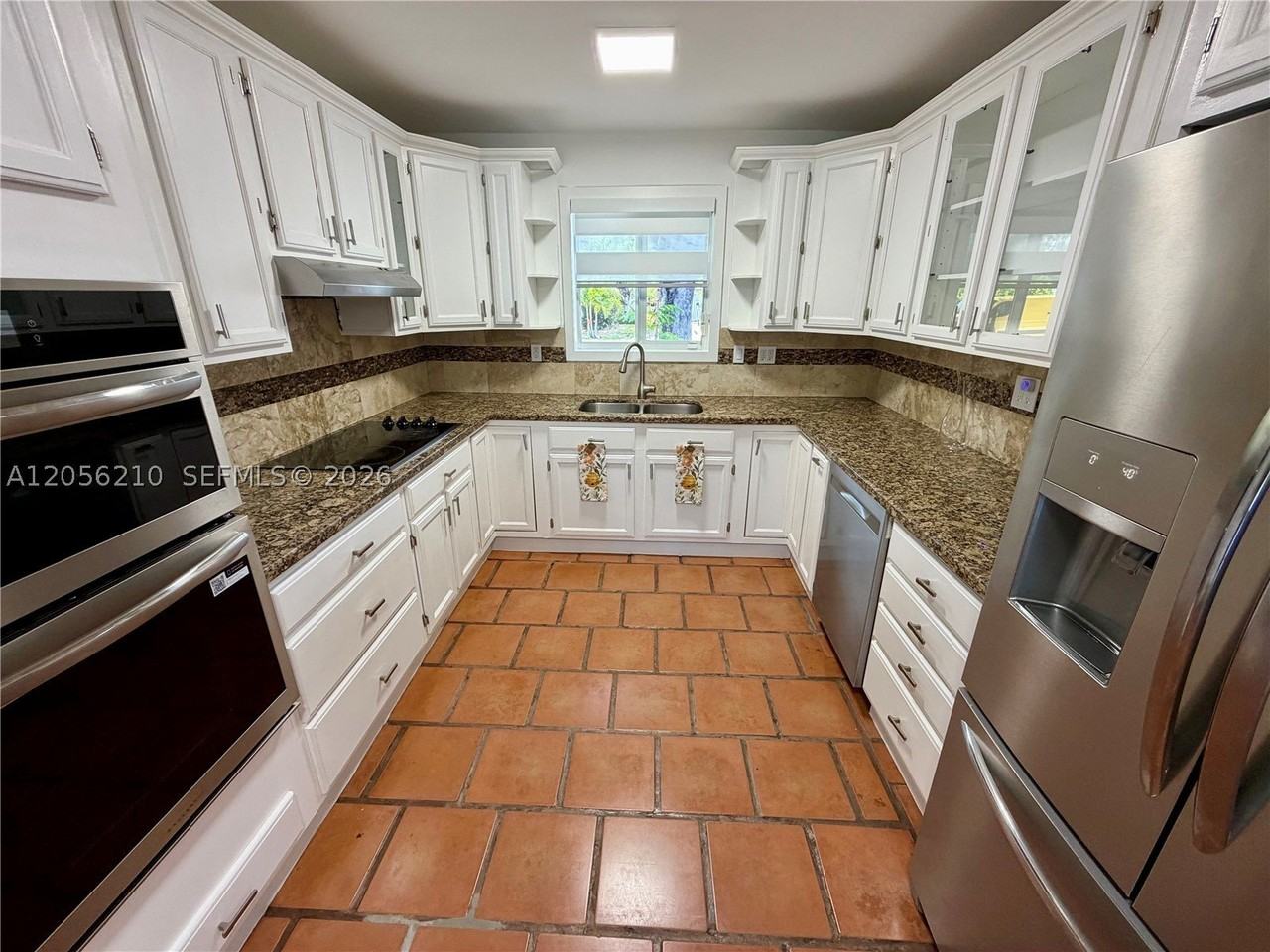 9340 Jamaica Dr - Photo 4 of 19