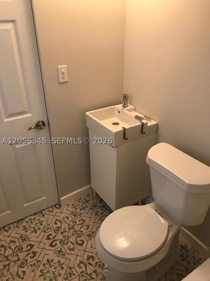 1700 Nw 22nd Ct #5 - Photo 5 of 5