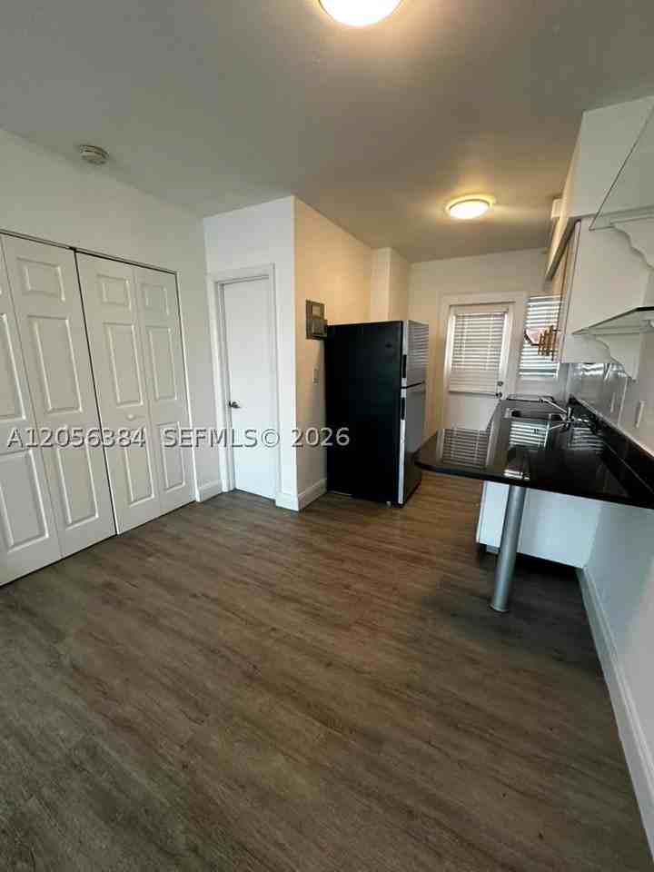 300 74th St #17 - Photo 4 of 6